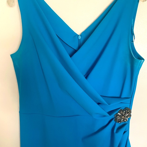 Beautiful blue cocktail dress, worn only once for a wedding. - Picture 2 of 6